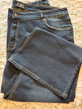 BloomChic Navy Blue Straight-Leg Jeans with Contrast Stitching NWOT